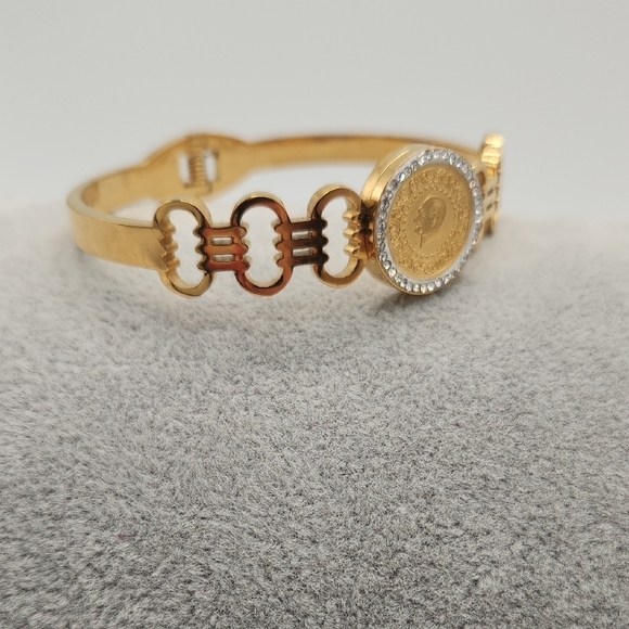 Elegant 18k Gold Plated Bangle Bracelet with Coin Design, Zircon Inlay - Picture 3 of 7